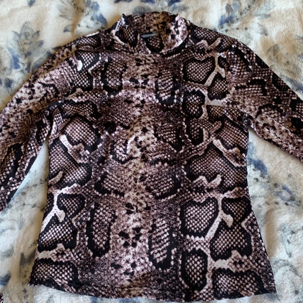 Snake print top